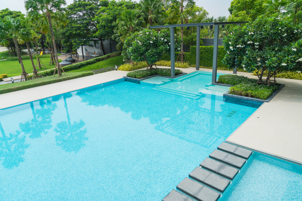 5 Benefits of a Custom Rectangular Pool